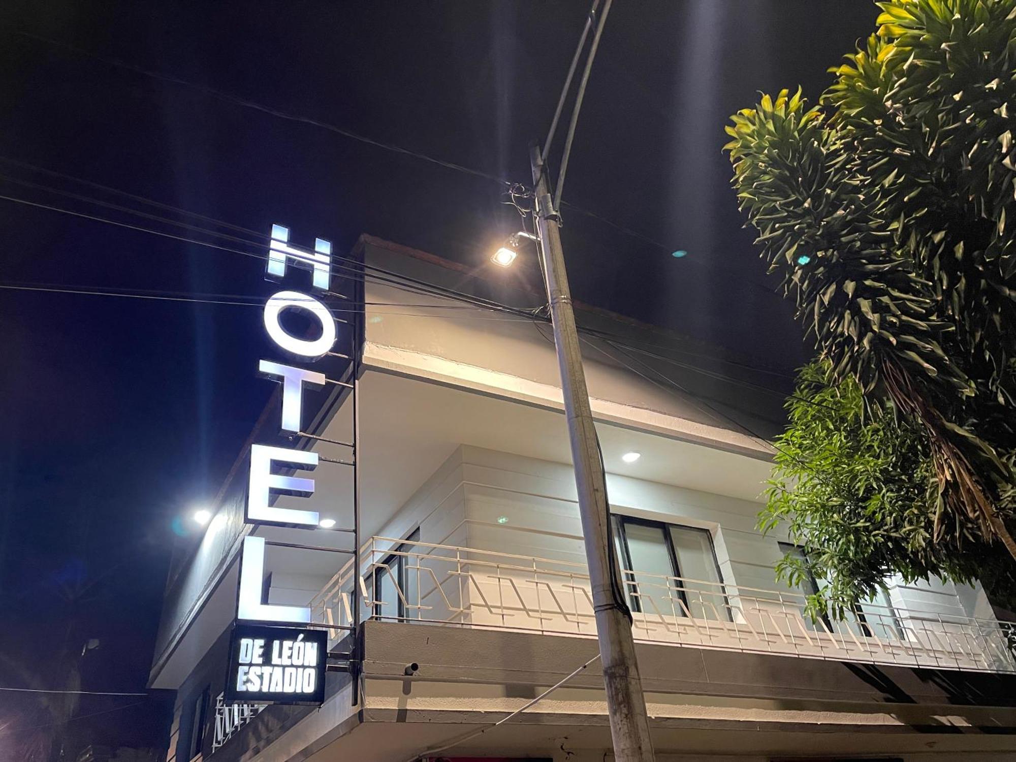 Hotel De Leon Estadio メデジン エクステリア 写真