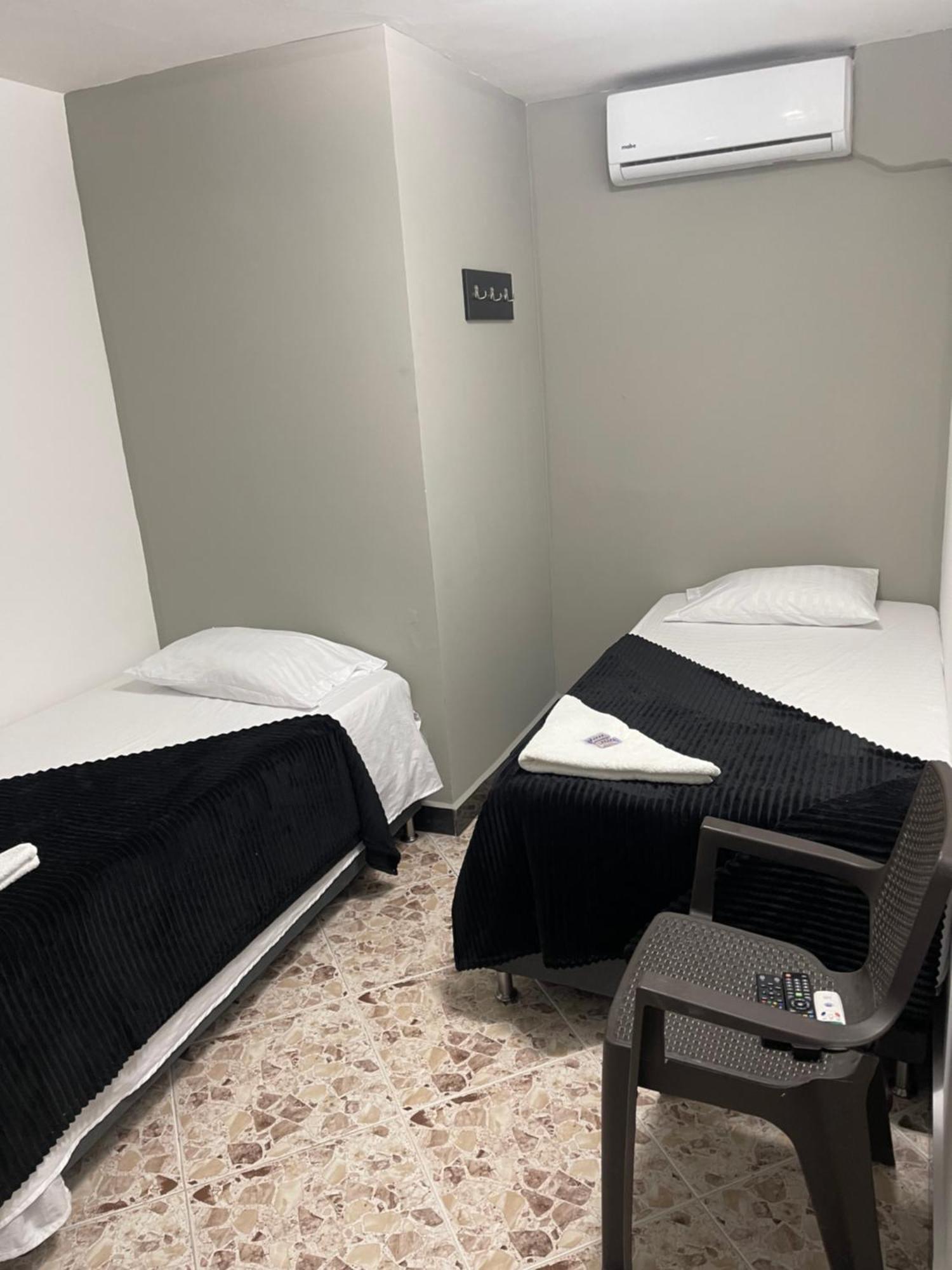 Hotel De Leon Estadio メデジン エクステリア 写真