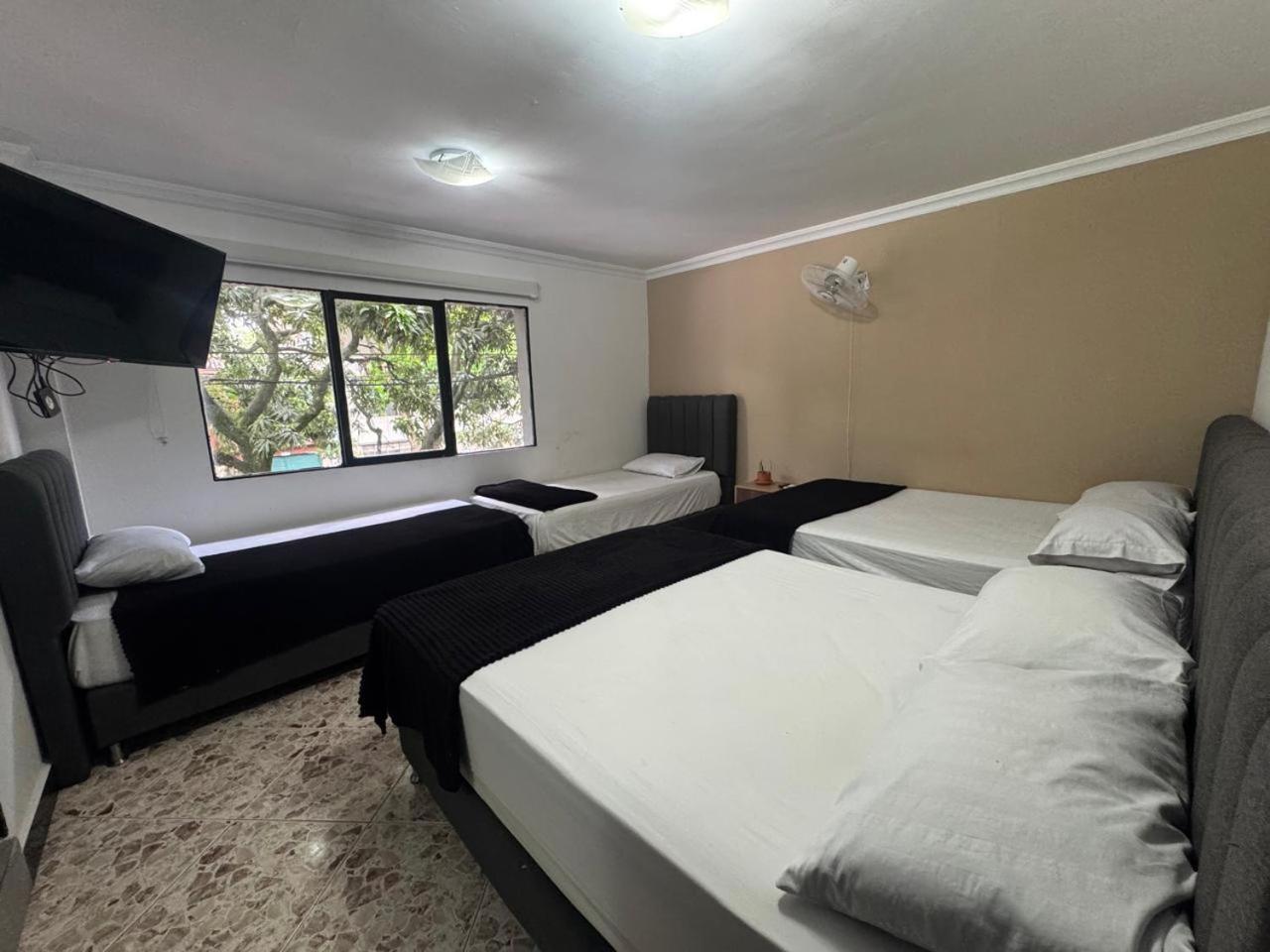 Hotel De Leon Estadio メデジン エクステリア 写真